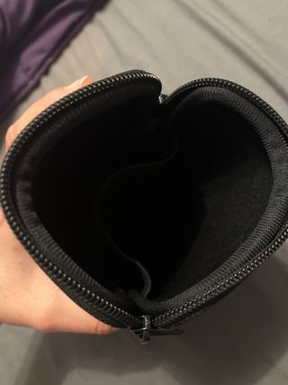 Funda protectora negra con pájaros