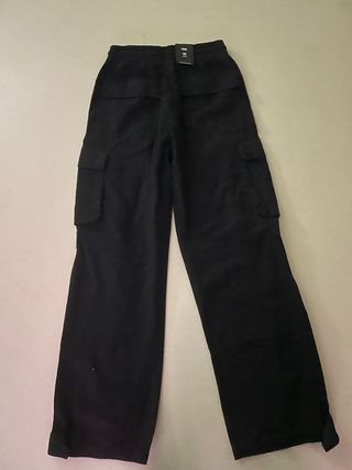 Pantalones cargo negros con cordón