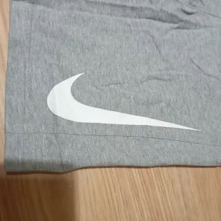 Pantalón deportivo Nike niño gris