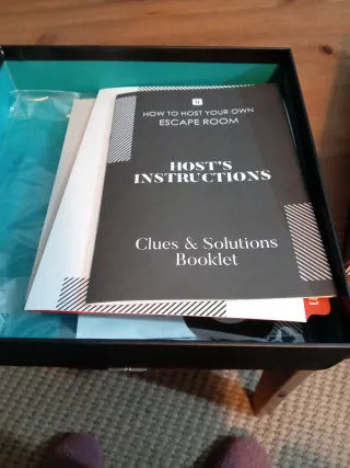 Juego de mesa Escape Room, en INGLES