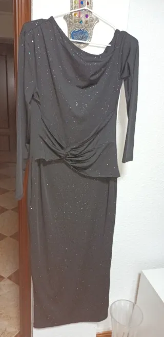 Top negro con encaje y detalle brillante