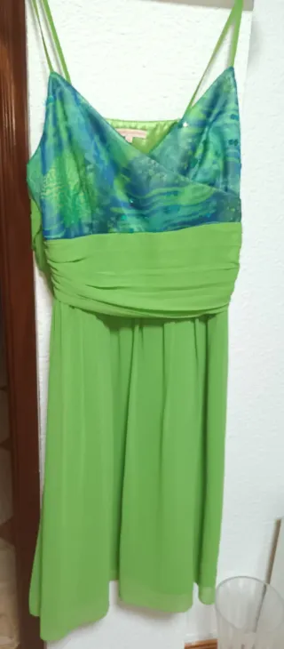 Top negro con encaje y detalle brillante