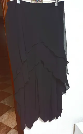 Top negro con encaje y detalle brillante