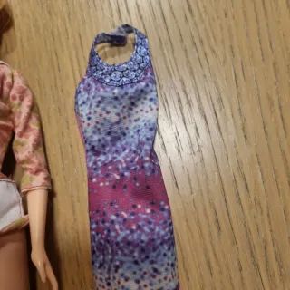 Bambola Barbie con vestito