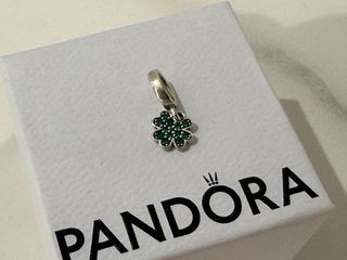 Pandora Charm Trébol Verde y Plata