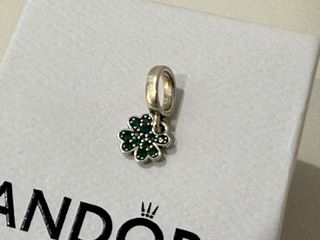 Pandora Charm Trébol Verde y Plata