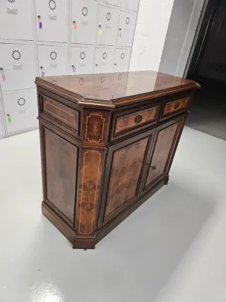 Aparador clásico de madera