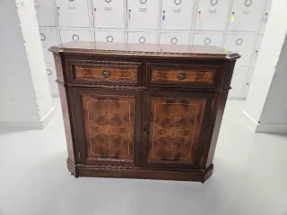 Aparador clásico de madera