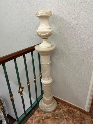 Jarrón de mármol beige y blanco