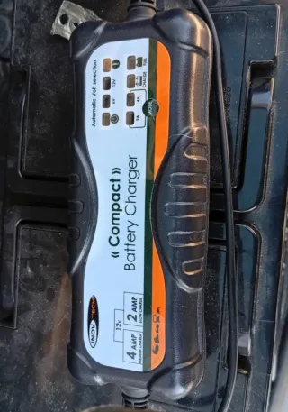 Cargador Batería Coche Compact 12V/6V