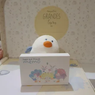 Eggie and Friends Caja y Peluche