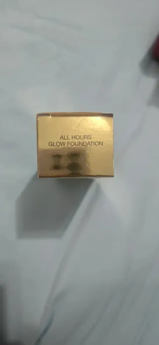 Base de maquillaje YSL All Hours Glow Foundation M