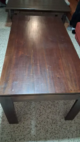Mesa de comedor de madera