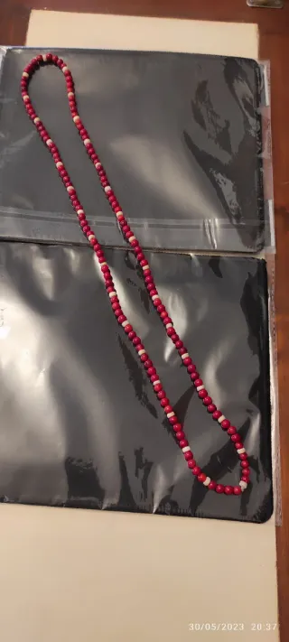 Collar Coral Bambú con adorno de Hueso 80ctms.