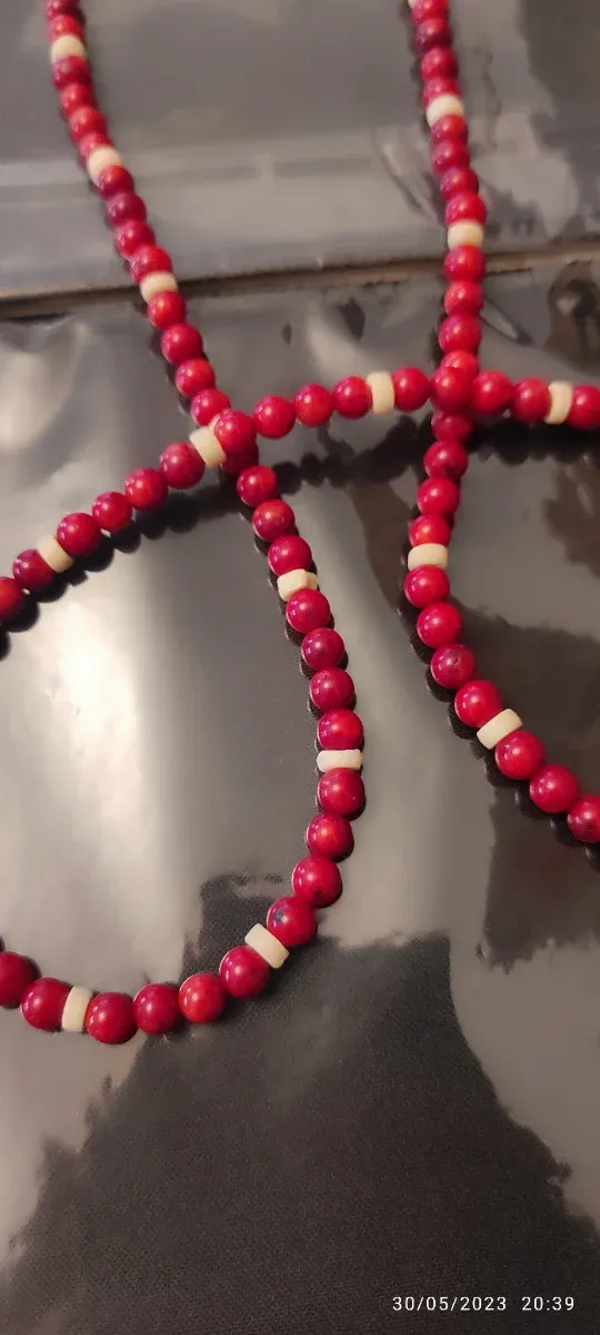 Collar Coral Bambú con adorno de Hueso 80ctms.