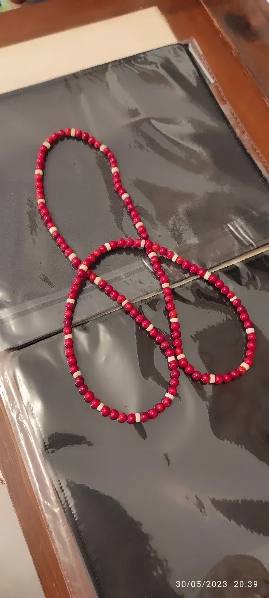 Collar Coral Bambú con adorno de Hueso 80ctms.