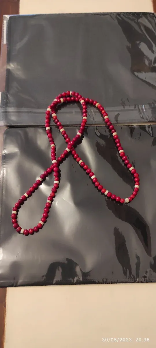 Collar Coral Bambú con adorno de Hueso 80ctms.