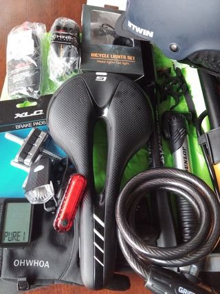 Bicicleta BTWIN Riverside 100 + Accesorios