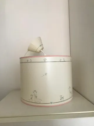 Lámpara infantil de techo con jirafas