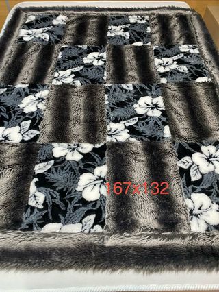 Manta polar con estampado floral. Medidas 167x 132