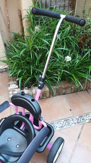 Triciclo rosa evolutivo con asa