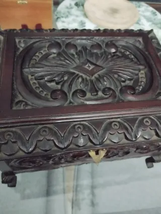 Joyeros antiguos de madera tallada