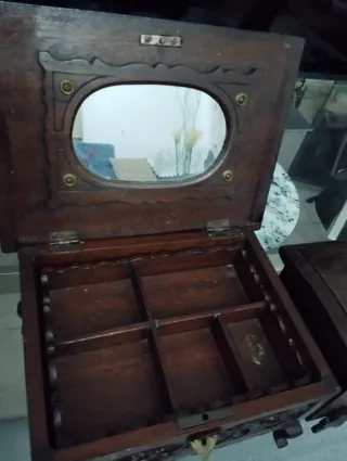 Joyeros antiguos de madera tallada