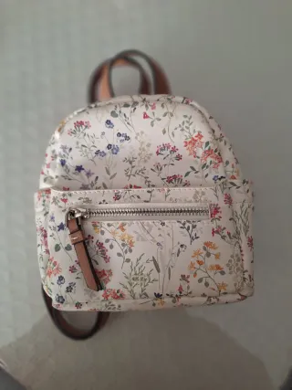 Mochila pequeña con monedero parfois y reloj