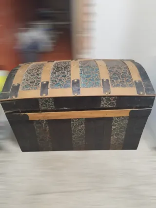 Baúl antiguo decorativo o de almacenaje