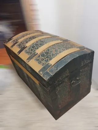 Baúl antiguo decorativo o de almacenaje