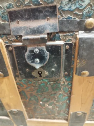 Baúl antiguo decorativo o de almacenaje