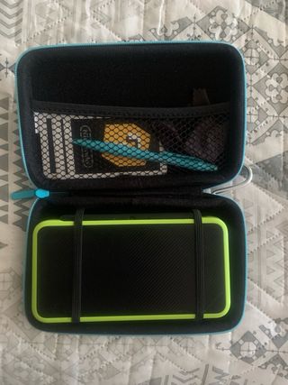 Nintendo 2DS XL - Mario Kart 7 Bundle