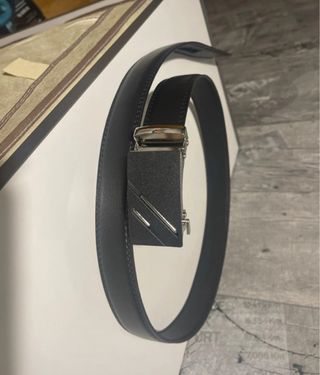 Cinturón hombre  color negro hebilla plateada