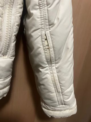 Cazadora blanca con detalles