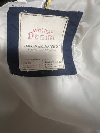 Cazadora blanca con detalles