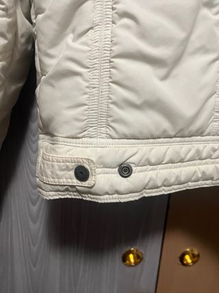 Cazadora blanca con detalles