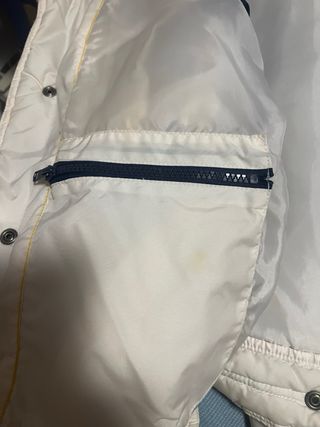 Cazadora blanca con detalles