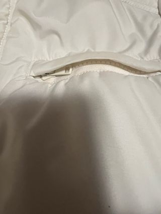 Cazadora blanca con detalles