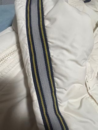 Cazadora blanca con detalles