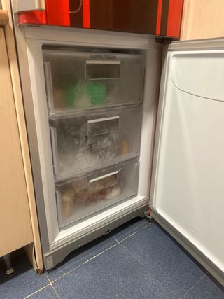 Nevera cabina teléfono roja