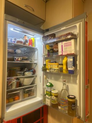 Nevera cabina teléfono roja