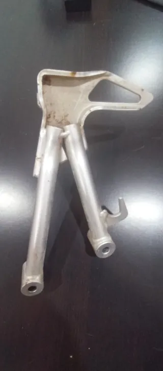 Pisa-pés Suzuki Bandit S 650 Traseiro