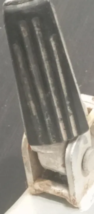 Pisa-pés Suzuki Bandit S 650 Traseiro