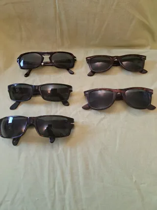 Gafas de sol Persol negras y marrones