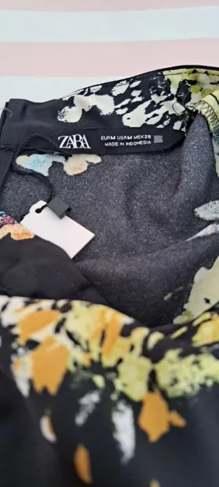 Minivestido floral negro Zara