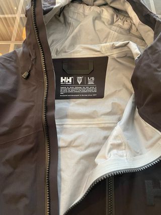 Cortavientos nuevo 600€ Helly Hansen MITAD PRECIO
