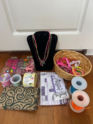 Kit per creare braccialetti e collane