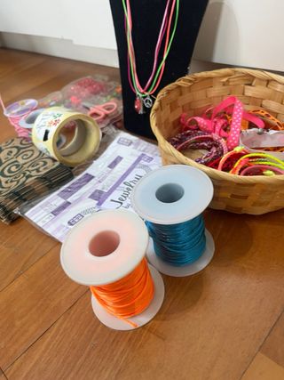 Kit per creare braccialetti e collane