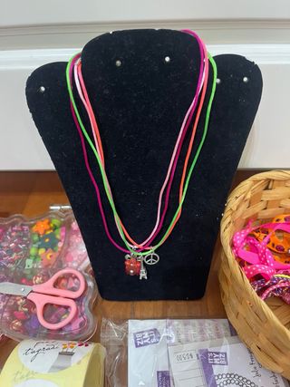 Kit per creare braccialetti e collane