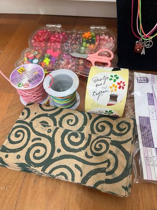 Kit per creare braccialetti e collane